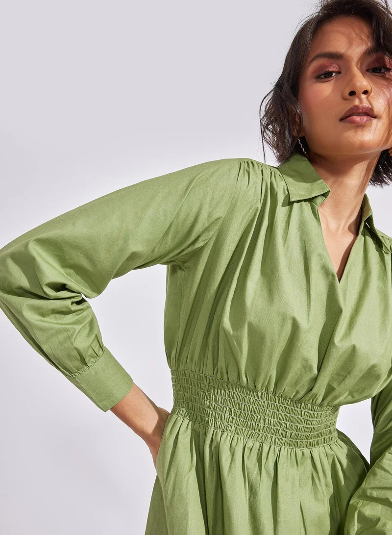 ذا ليبل لايف فستان قصير مزخرف بنقشة أوراق مع خصر مطاطي (Smocked)